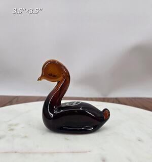 Kanawha Hand Blown Art Glass Swan Figurine – Amberina, 3.5"